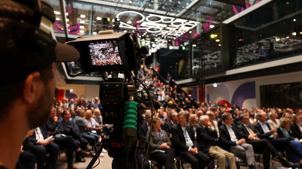 Intelligence: KI erfordert Partizipation, Transparenz und Regulierung / Über 5.000 Besucher:innen bei den 37. MEDIENTAGEN MÜNCHEN