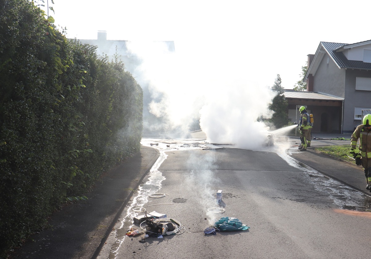 POL-PB: Brand auf Glasfaserbaustelle - Zwei Arbeiter verletzt