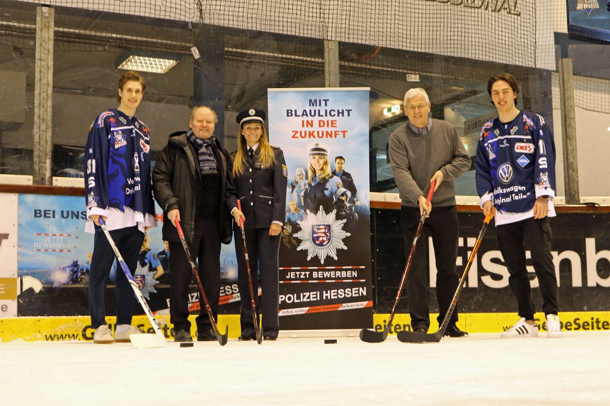 POL-KS: Nordhessen: 2. Blaulichttag: Polizei wirbt beim Eishockeyspiel der Kassel Huskies um Nachwuchs