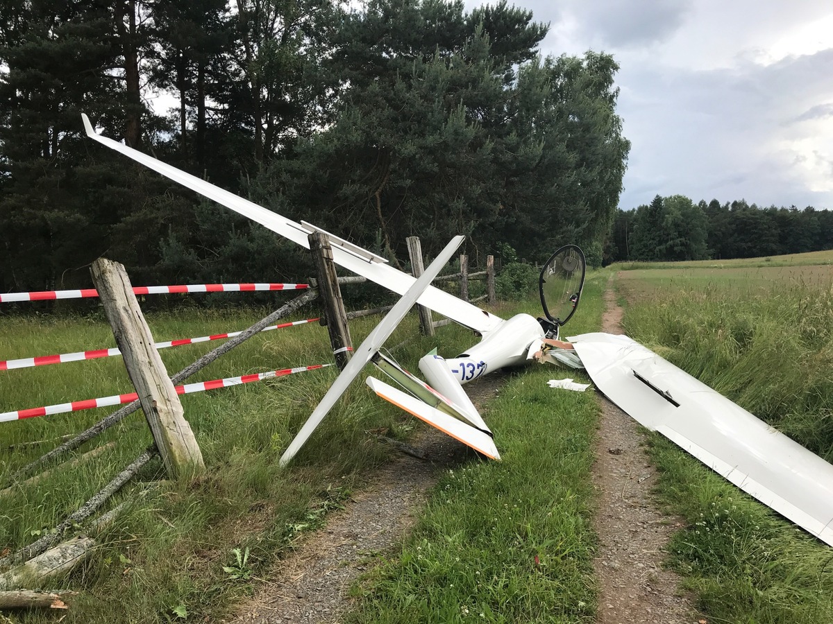 POL-PPWP: Notlandung eines Segelflugzeuges