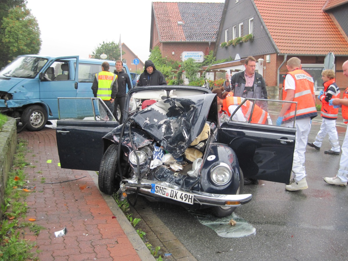 POL-STH: Schwerer Verkehrsunfall in Wendthagen