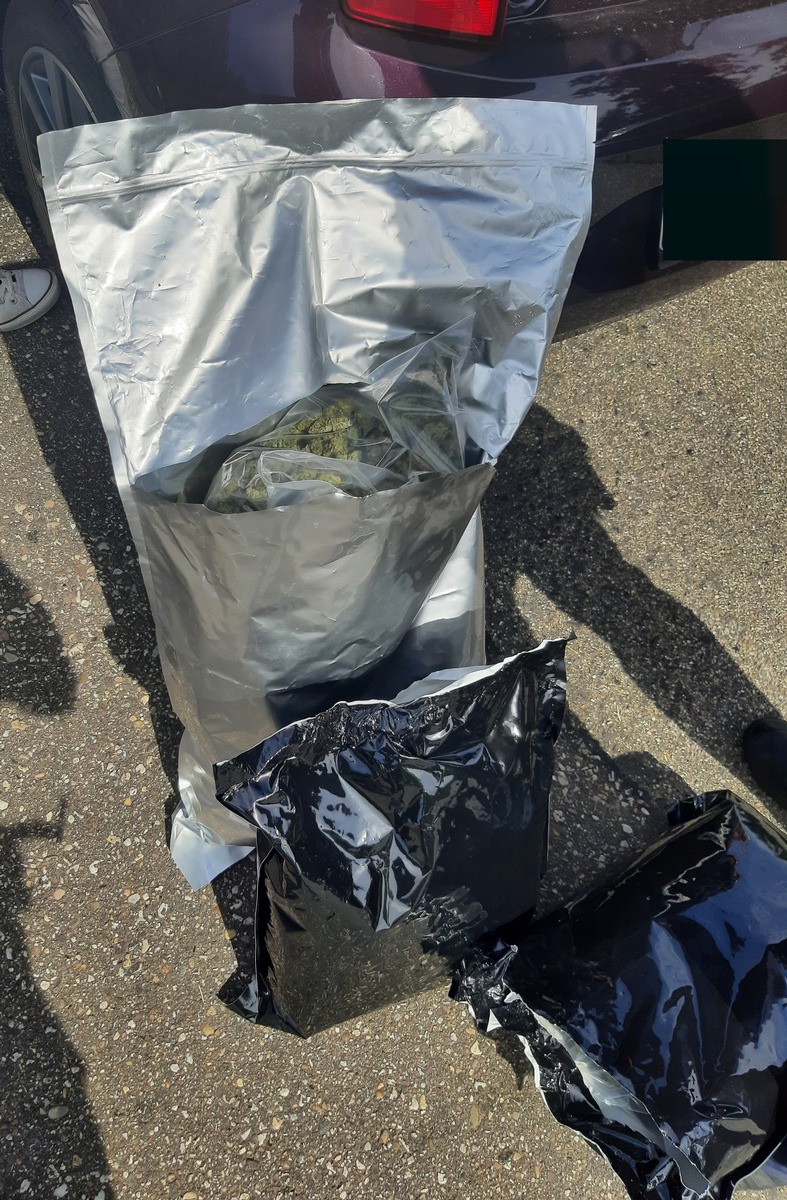 BPOL NRW: Bundespolizei nimmt Drogenschmuggler mit 3,9 Kilogramm Marihuana fest - Haftrichter erlässt Untersuchungshaft