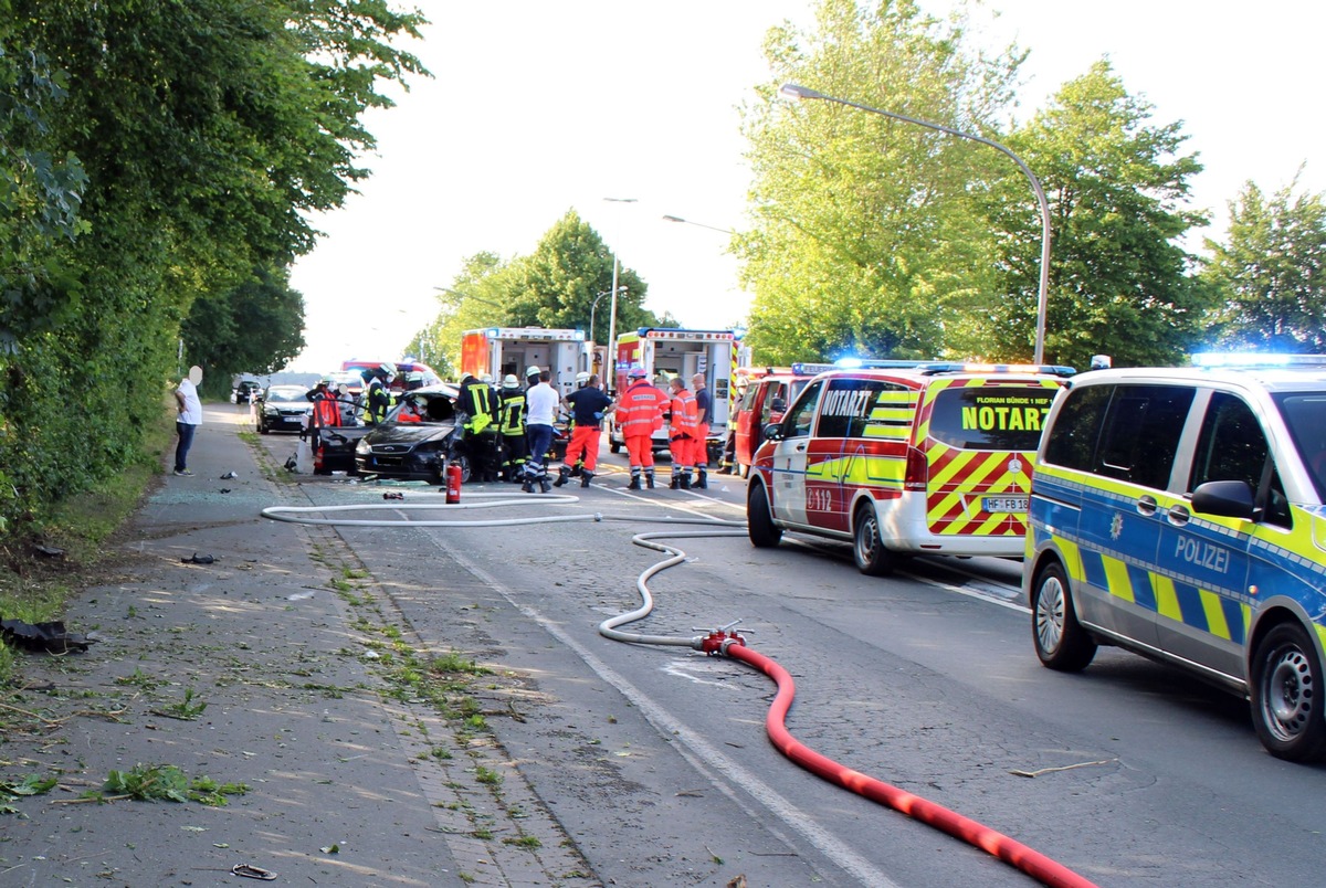 POL-MI: Auto überschlägt sich: Zwei Brüder aus Lübbecke verletzt