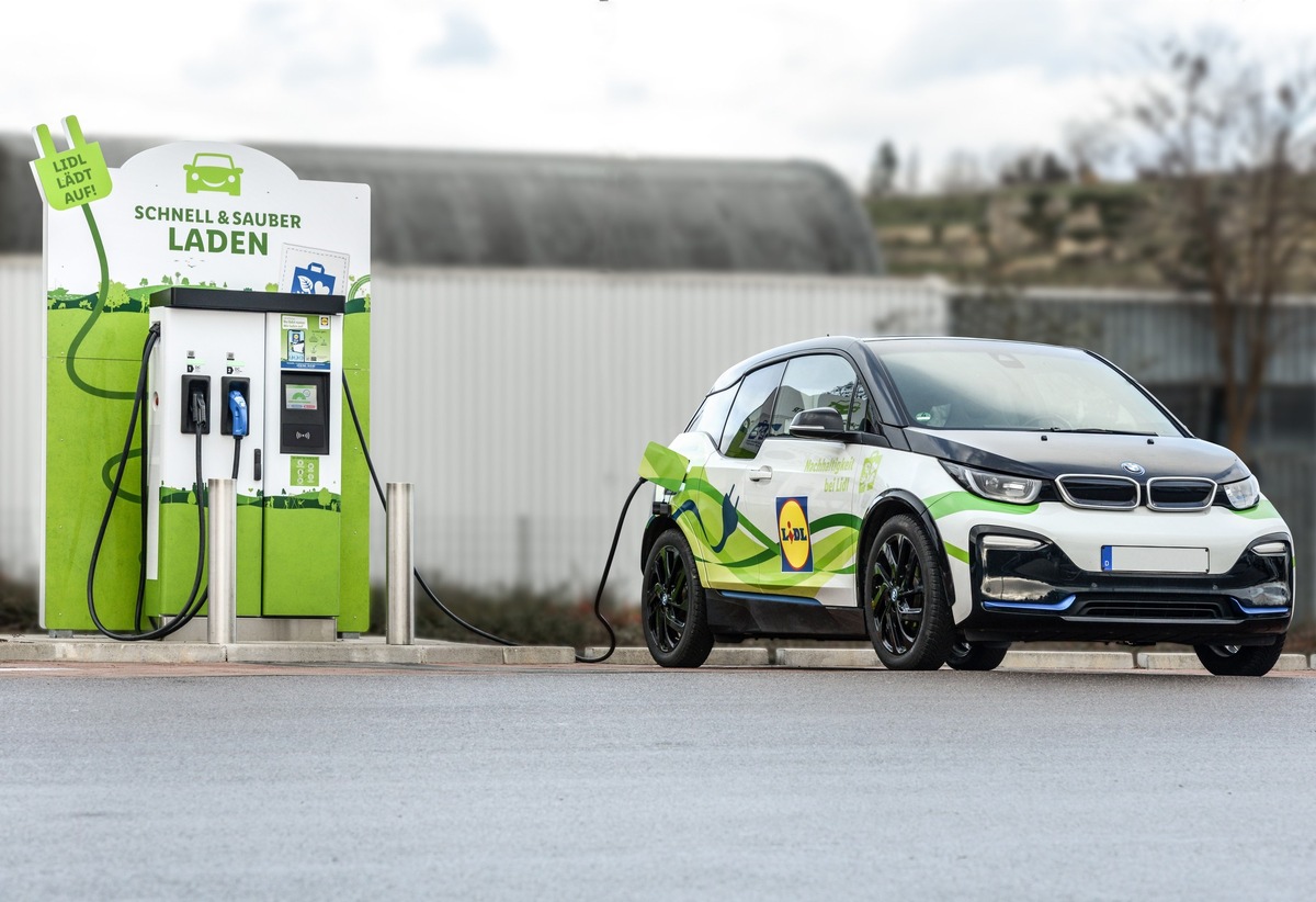 Für mehr klimafreundliche Mobilität: Schwarz Gruppe baut ihr E-Ladesäulennetz europaweit aus