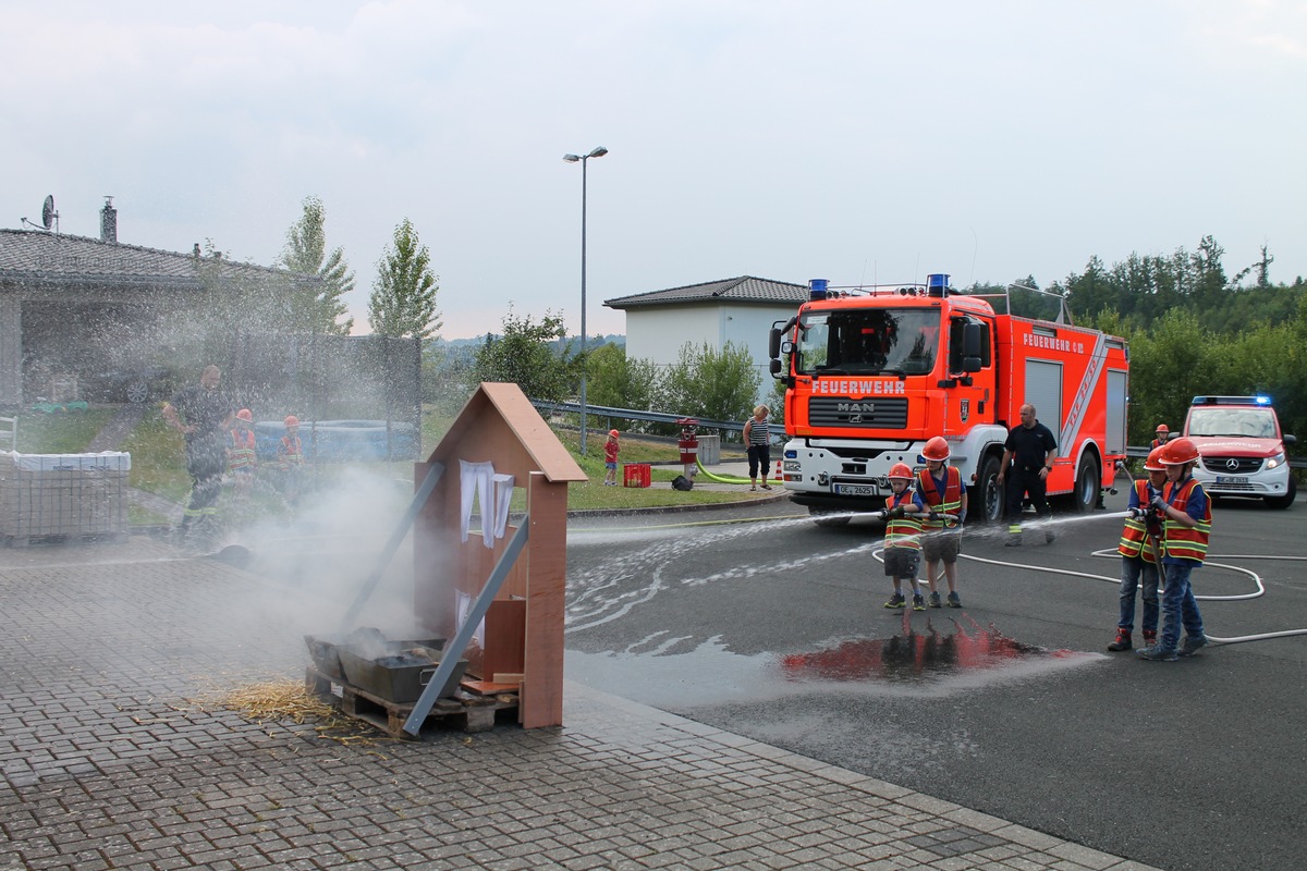 FW-OE: Sommerübung der Olper Löschknirpse