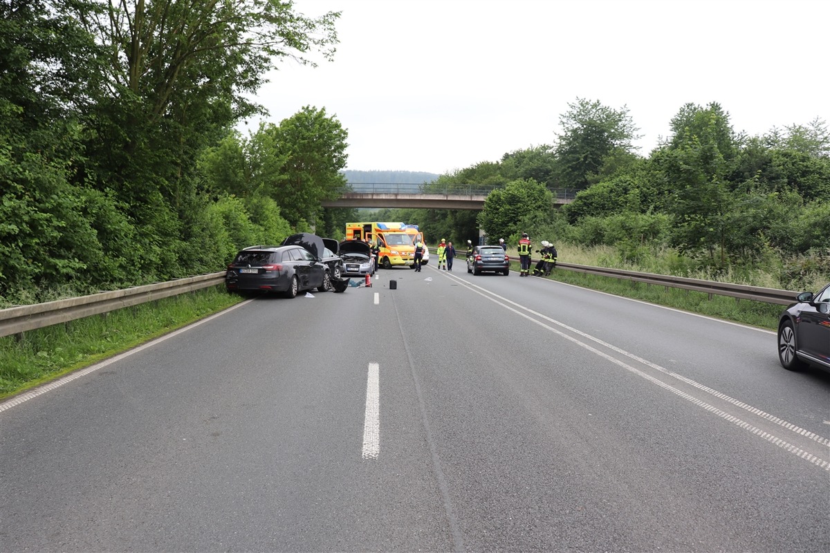 POL-HX: Verkehrsunfall mit Verletzten auf der B64 in Höhe Höxter Albaxen