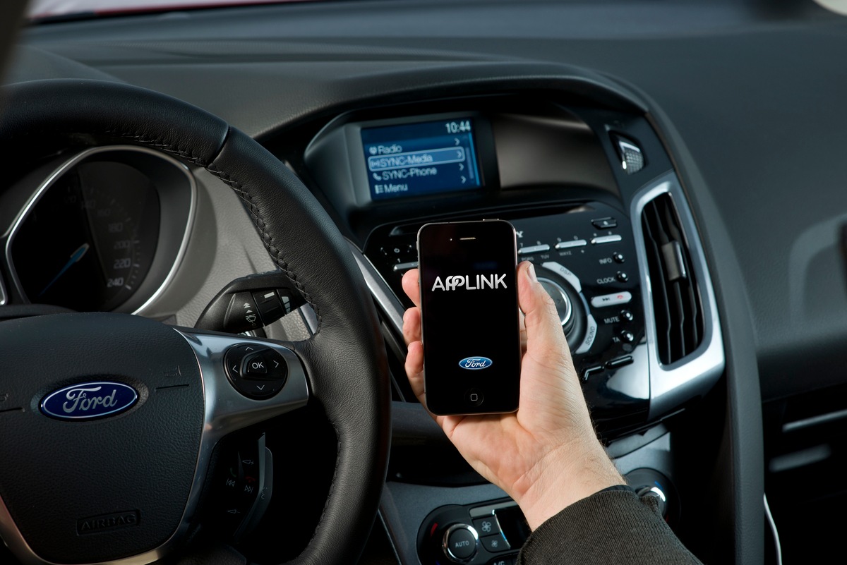 Ford unterstützt App-Entwickler durch die Freigabe von AppLink für die Open-source-Allianz GENIVI (BILD)