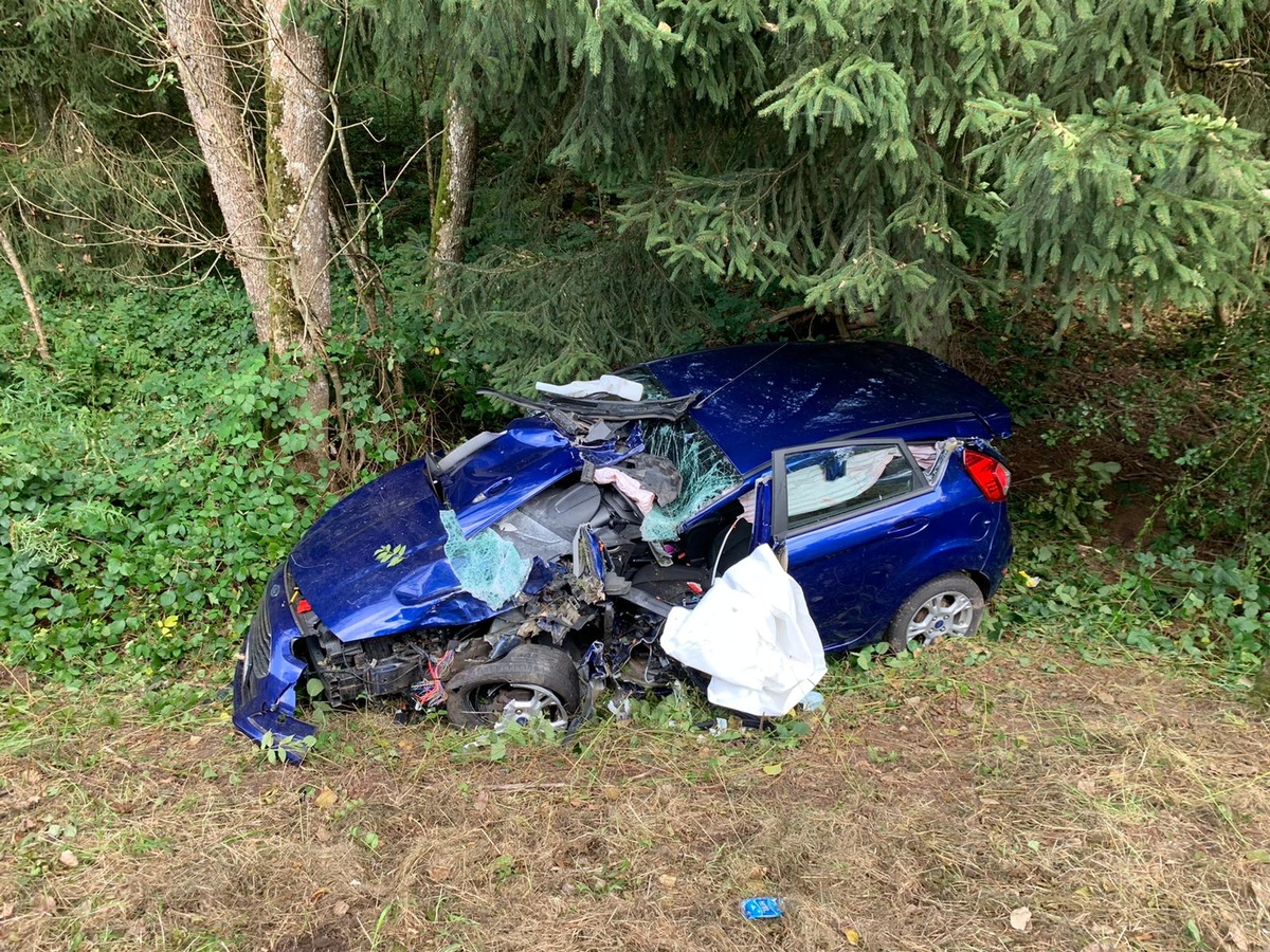 POL-PDWIL: Verkehrsunfall mit schwerstverletzter Person