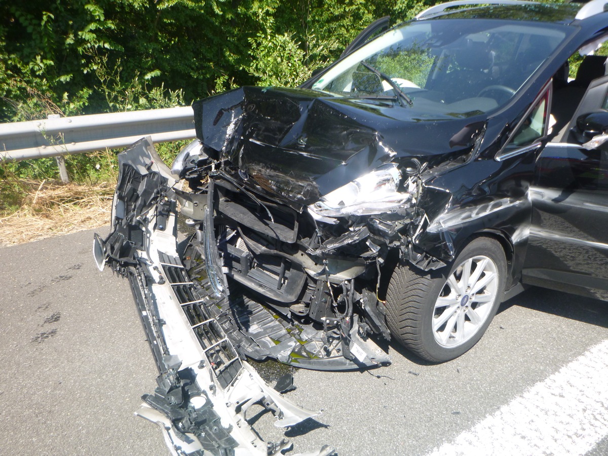 POL-VDMZ: Verkehrsunfall mit Vollsperrung und Hubschraubereinsatz