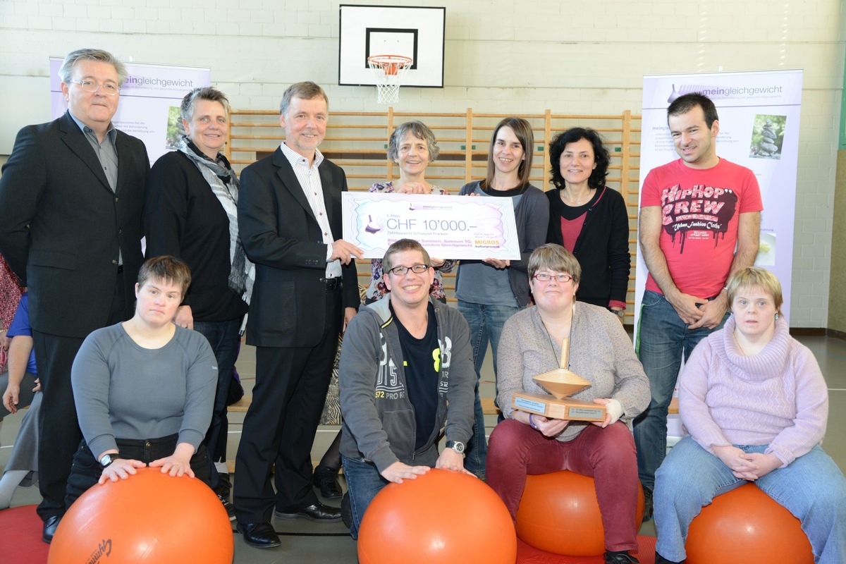 Pour-cent culturel Migros: 2e remise des prix pour des projets de promotion de la santé visant les personnes handicapées / Premier award «monéquilibre» décerné à la Bildungsstätte Sommeri