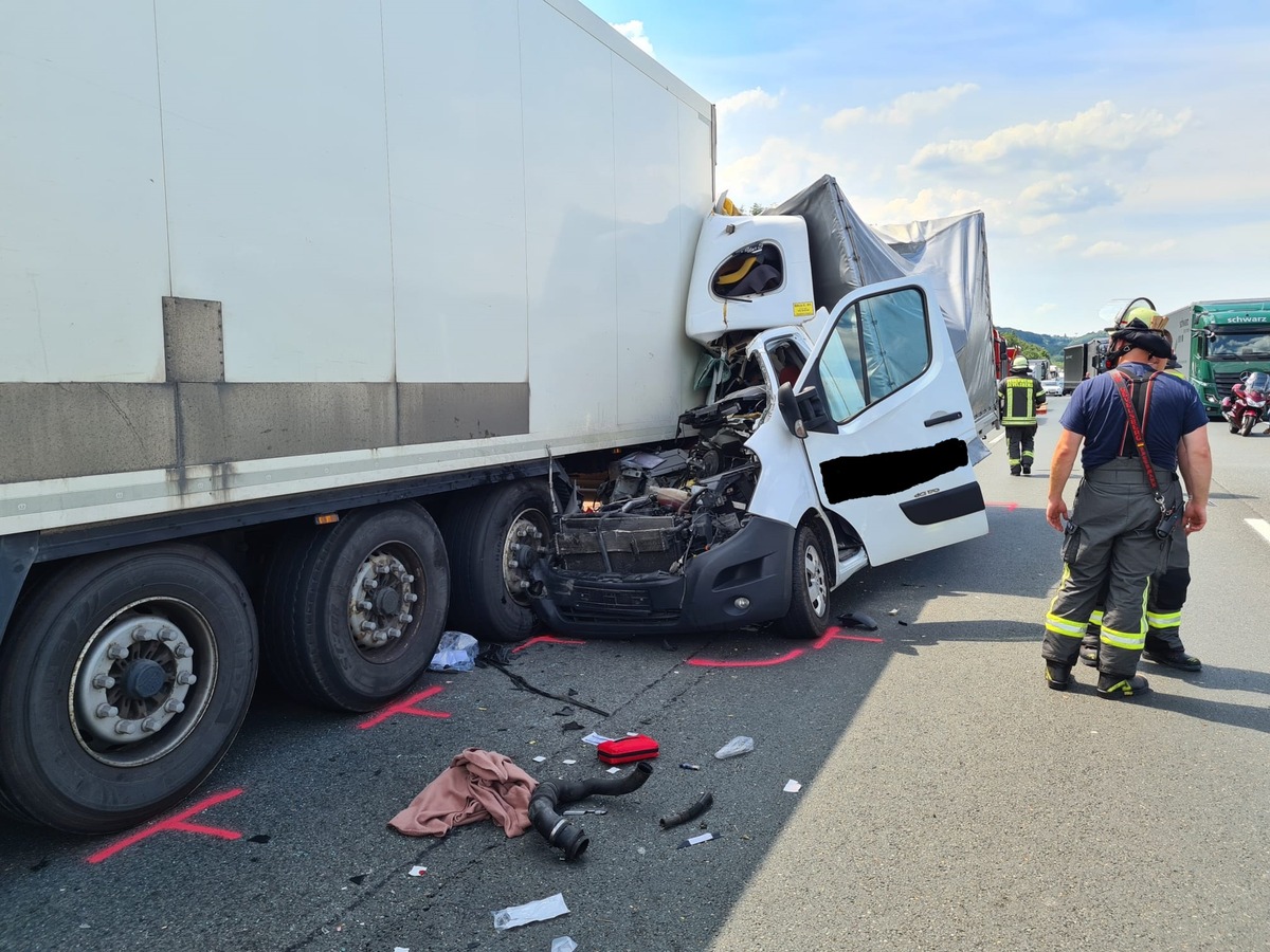 FW-EN: Schwerer Verkehrsunfall auf der BAB 1