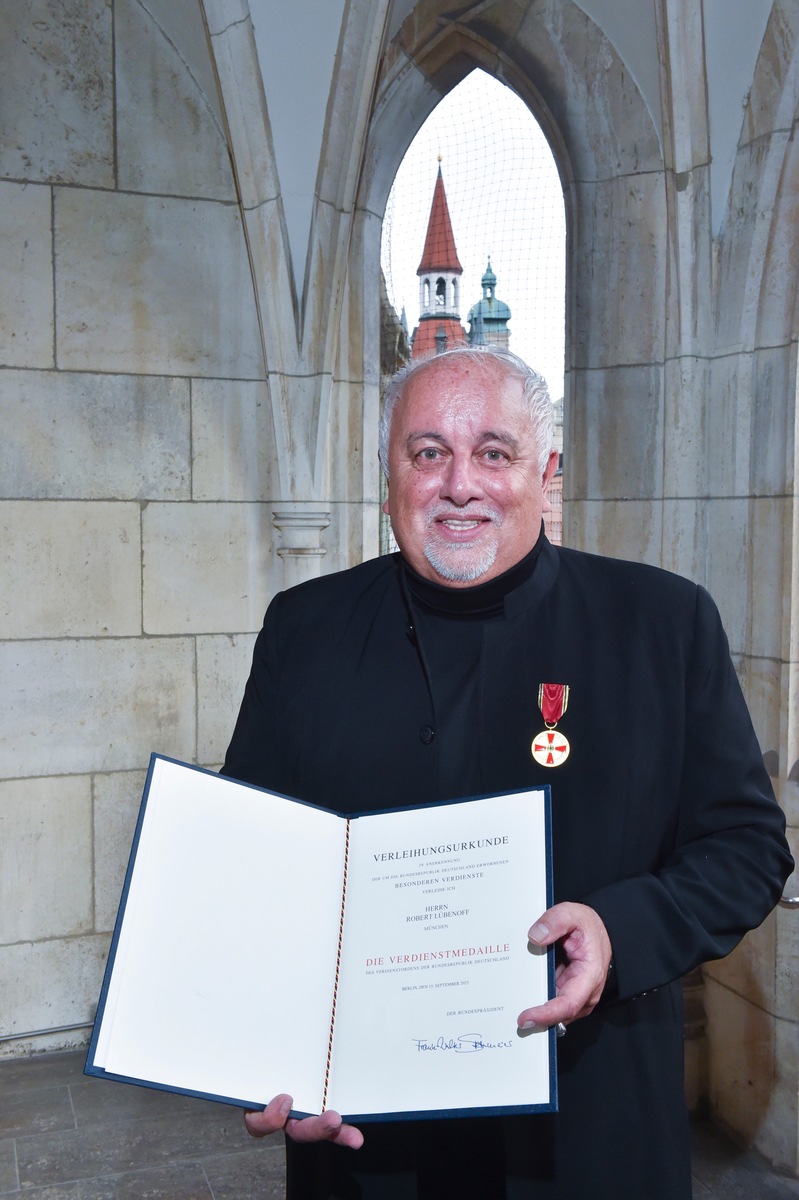 Münchner Unternehmer Robert Lübenoff erhält Bundesverdienstkreuz