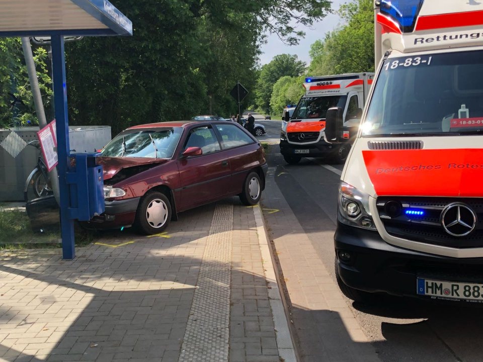 POL-HM: Nach Verkehrsunfall im Krankenhaus verstorben