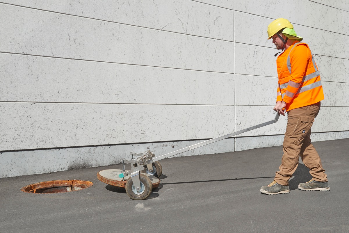 Service-Angebot der BG BAU für alle Baugewerke / Ergonomisches Arbeiten auf dem Bau: Mit neuer Online-Suche geeignete Arbeitsmittel finden