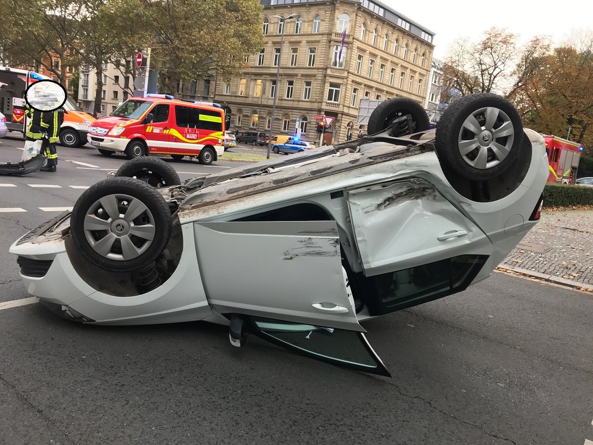 POL-PPMZ: PKW überschlägt sich bei Verkehrsunfall