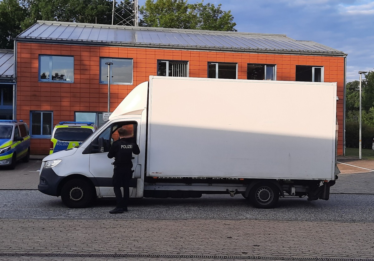 POL-RZ: Überladener LKW gestoppt