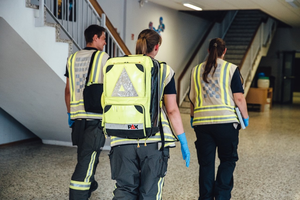 FW Rüdesheim: Feuerwehr und Rettungsdienst mit Messer bedroht