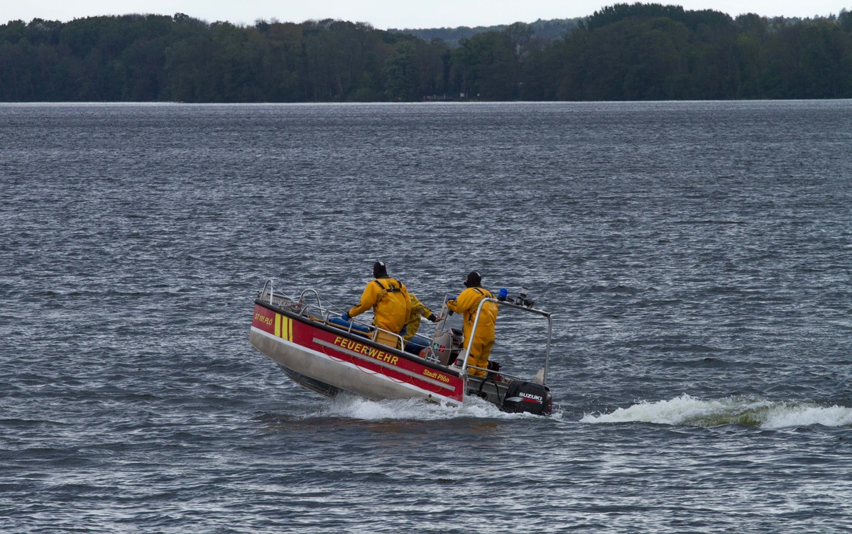 FW-PLÖ: Sechs Seenotfälle hatten die Feuerwehren im Kreis Plön über das Pfinstwochenende zu verzeichnen.