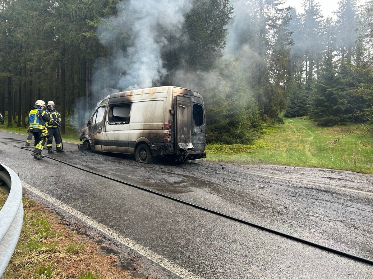 POL-PDTR: Fahrzeugbrand auf der K126