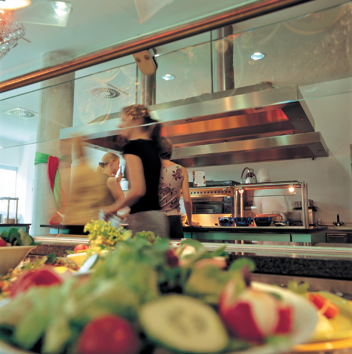 Gesund essen auch in der Kantine - Bewusste Ernährung durch nährwertoptimierten Speiseplan