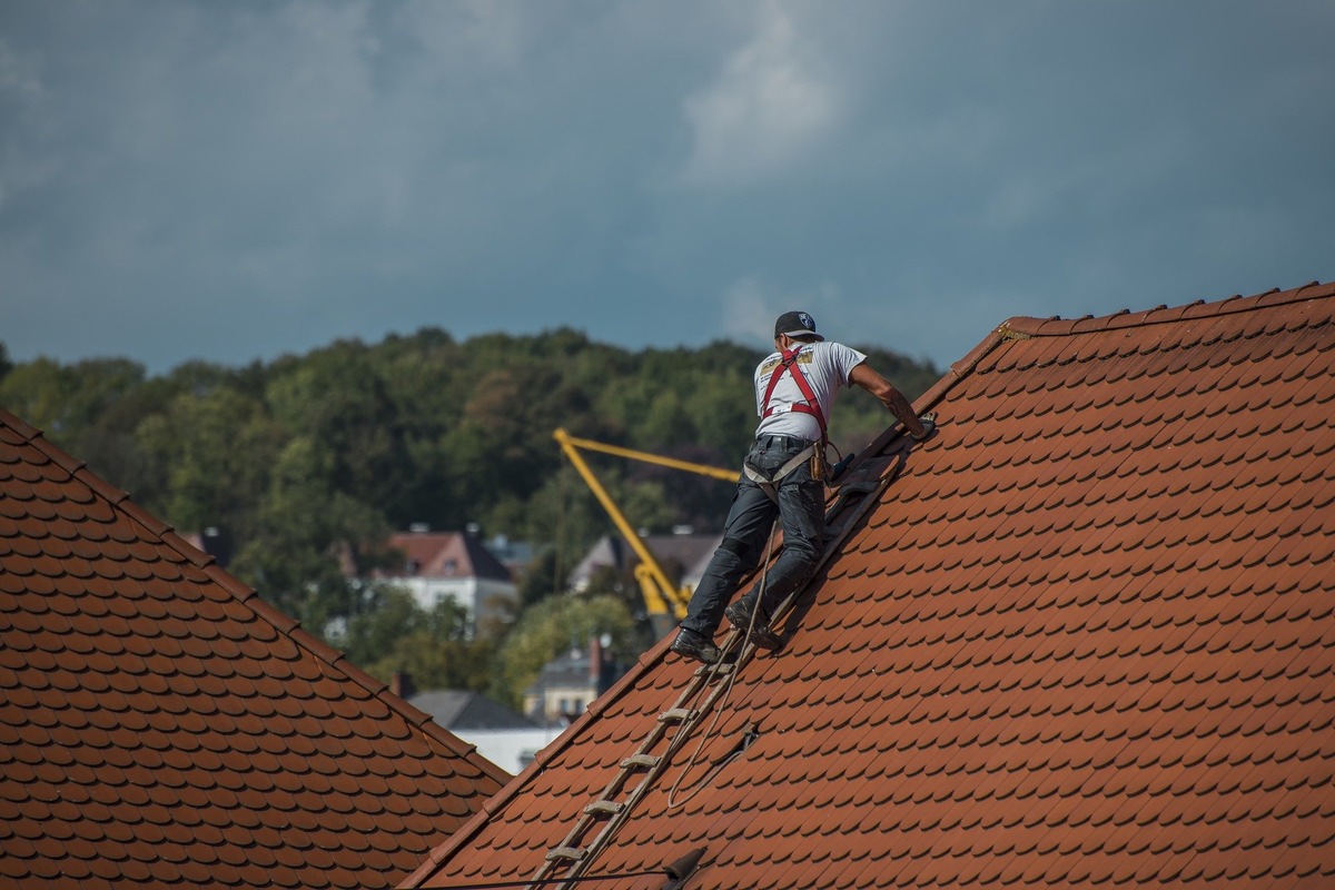 POL-DEL: Stadt Delmenhorst: Falsche Handwerker erbeuten Bargeld und Schmuck +++ Zeugen gesucht