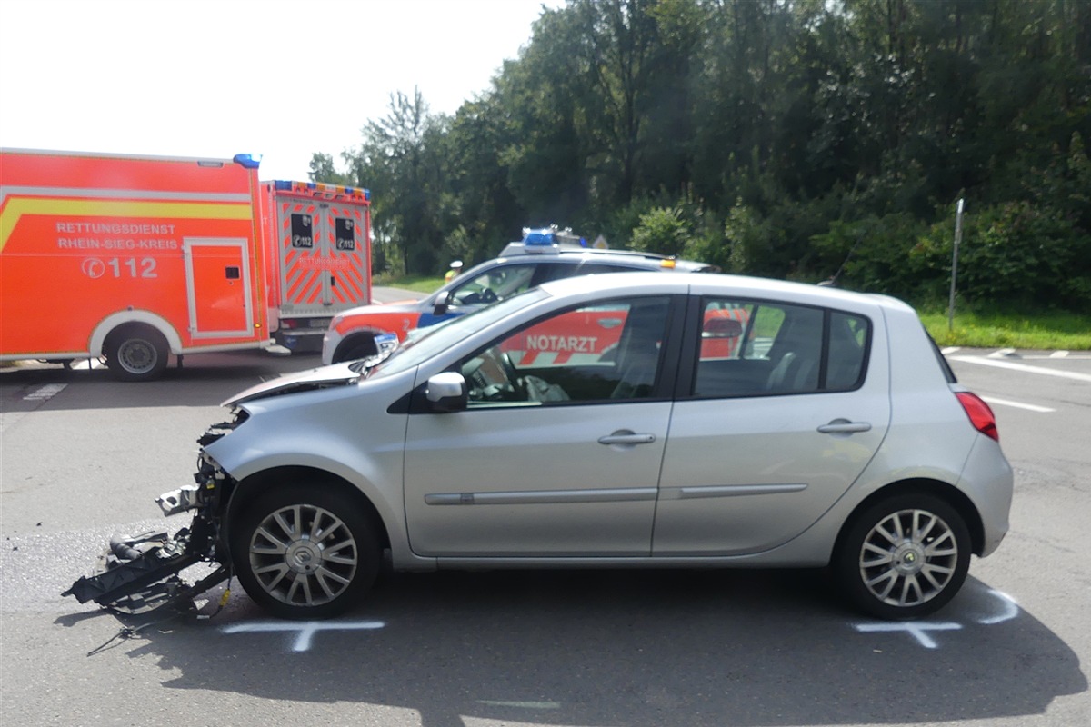 POL-GM: 130821-624: Zwei Verletzte nach Unfall beim Abbiegen