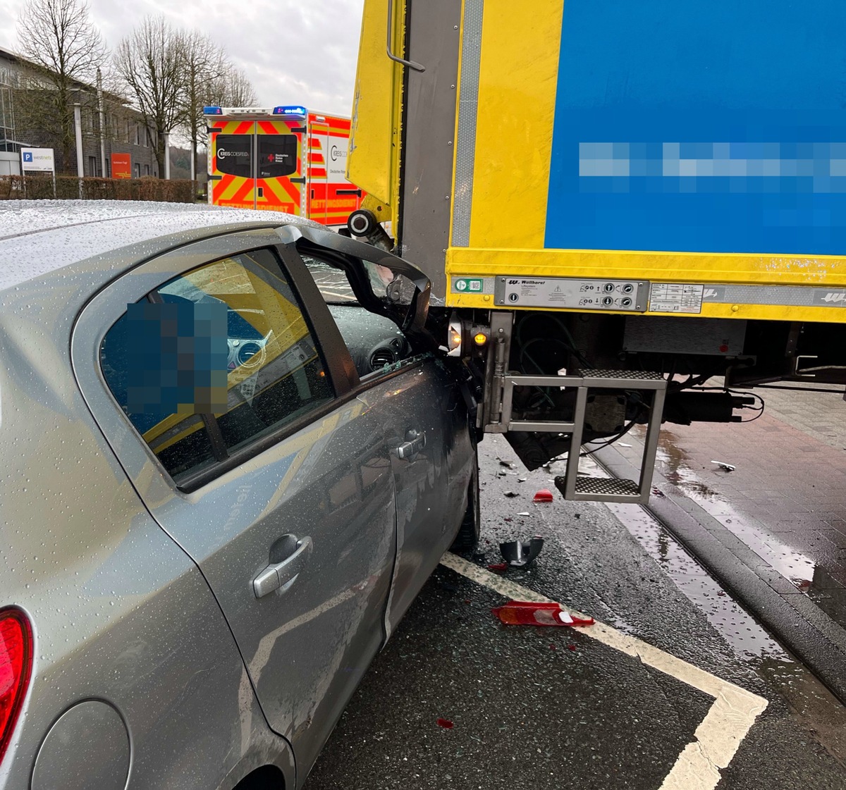 POL-COE: Billerbeck, Darfelder Straße/ Lkw und Auto kollidieren