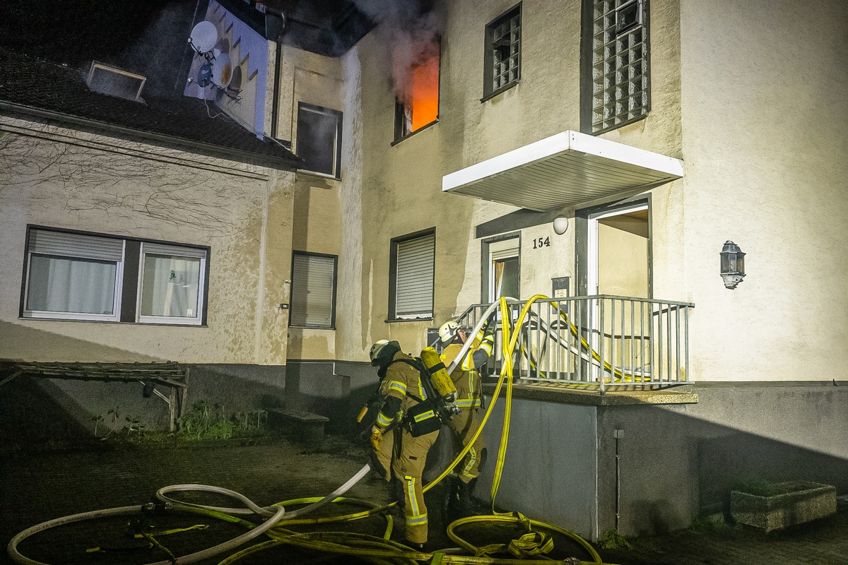 FW Menden: Wohnungsbrand - Mehrfache Menschenrettung