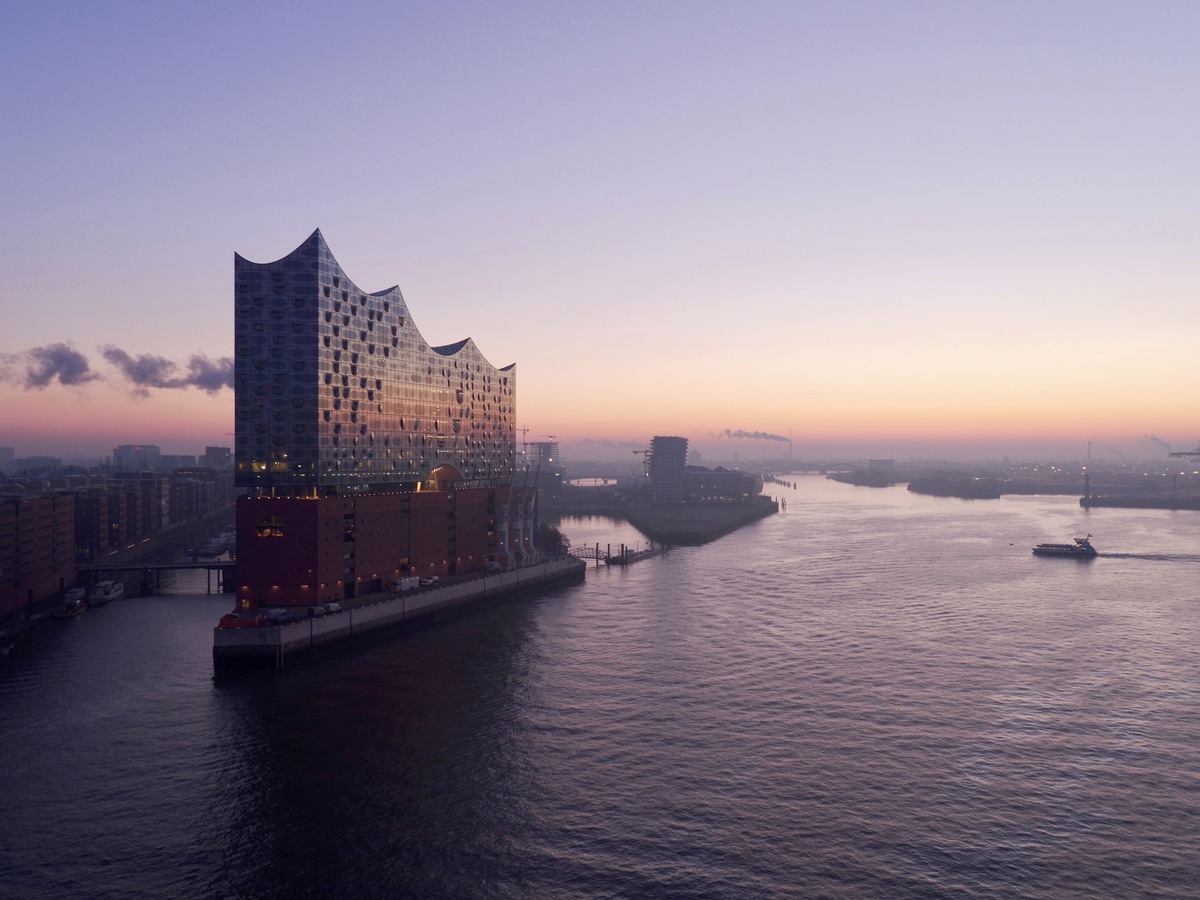 &quot;ZDF.reportage&quot; zur Eröffnung der Elbphilharmonie / 45-Minuten-Version über das Hamburger Jahrhundertbauwerk zudem in ZDFinfo (FOTO)