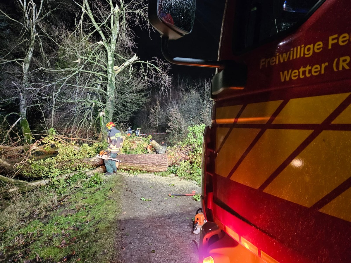 FW-EN: Wetter - Sturm &quot;Bernd&quot; sorgt für sieben Einsätze