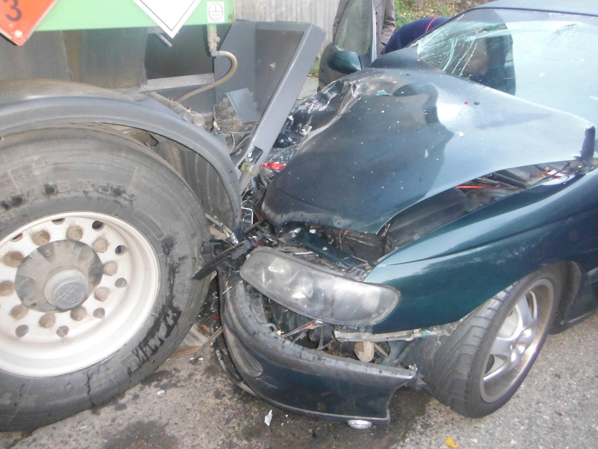 POL-DN: Schwerverletzter bei Verkehrsunfall in Schmidt