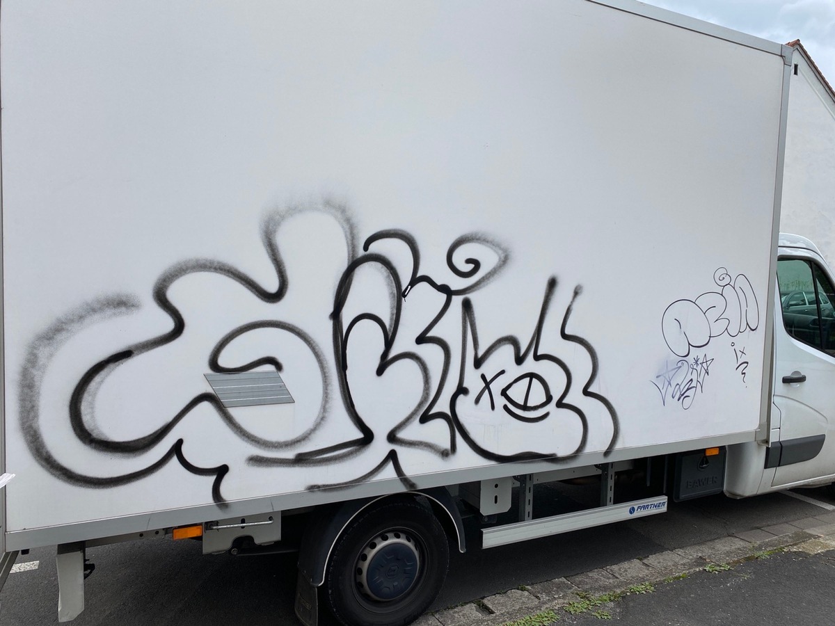 POL-PDNW: Fahrzeug mit Graffiti besprüht - Zeugen gesucht