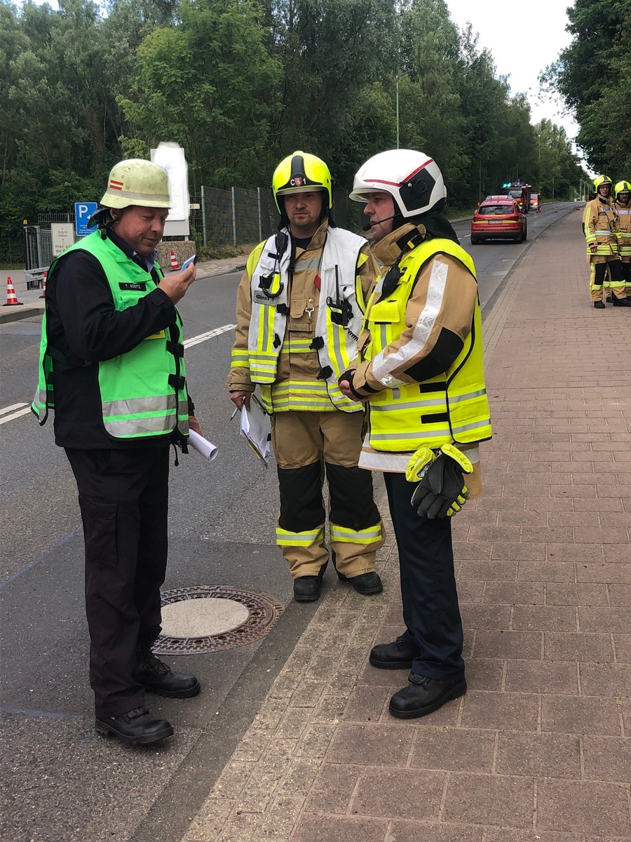 FW-Stolberg: Gefahrguteinsatz - auslaufende Chemikalie