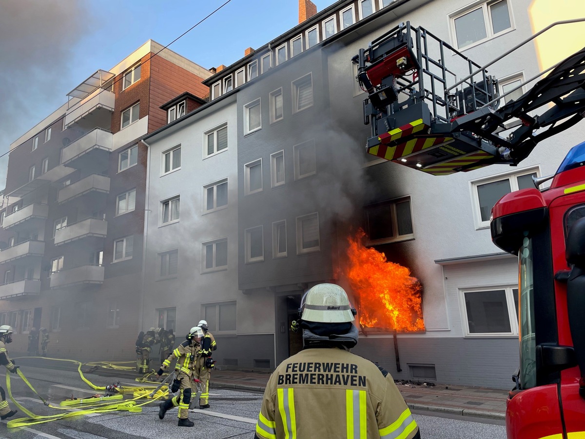 FW Bremerhaven: Wohnungsbrand in einem Mehrfamilienhaus