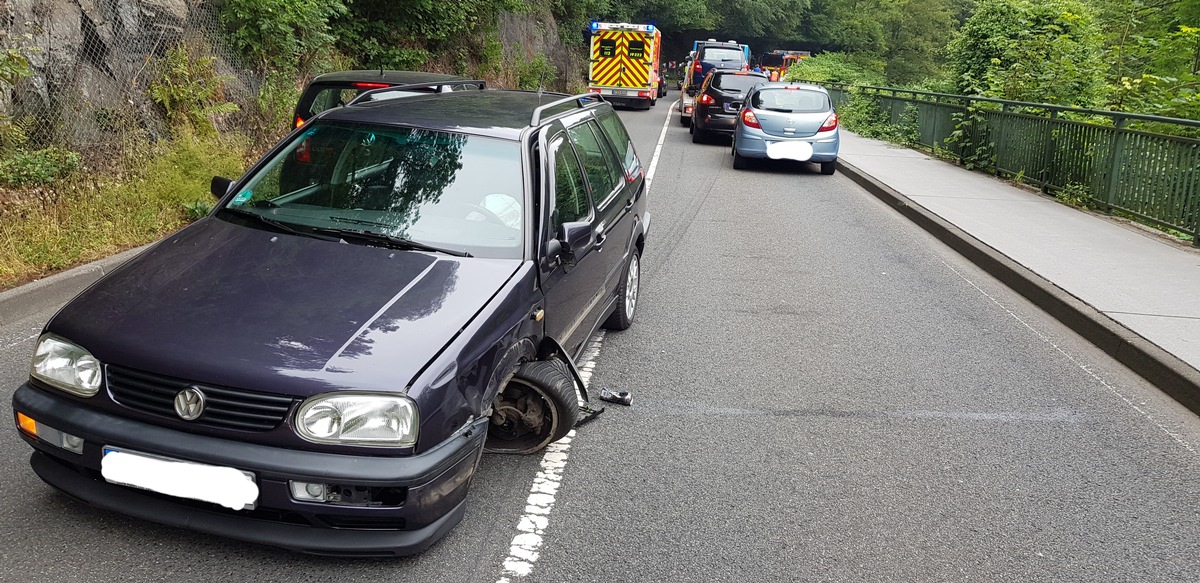 FW-EN: Verkehrsunfall Wupperstraße