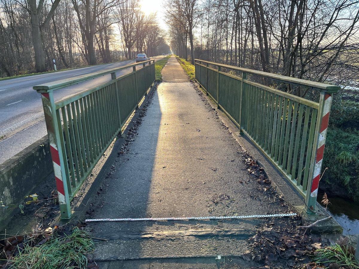 POL-KLE: Straelen - Nachtragsmeldung / Polizeiliche Suche nach Unfallstelle erfolgreich / Brückengeländer gestreift