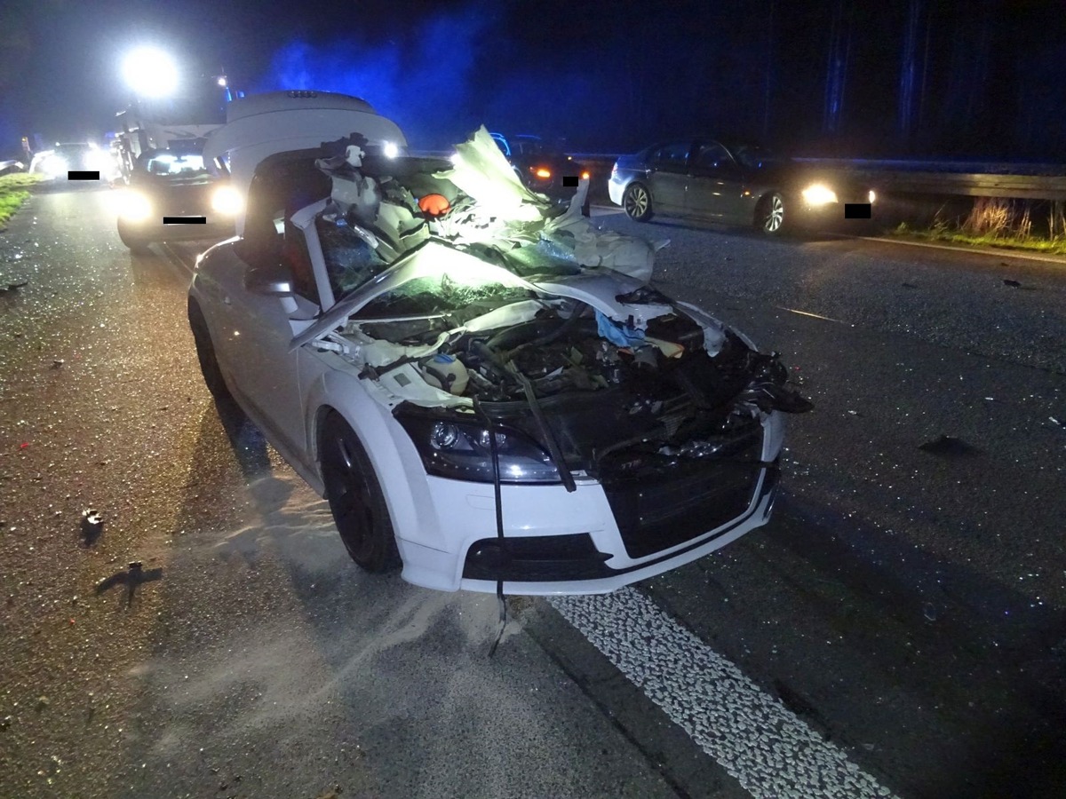 FW Sonsbeck: Auslaufende Betriebsmittel nach Verkehrsunfall auf der A57