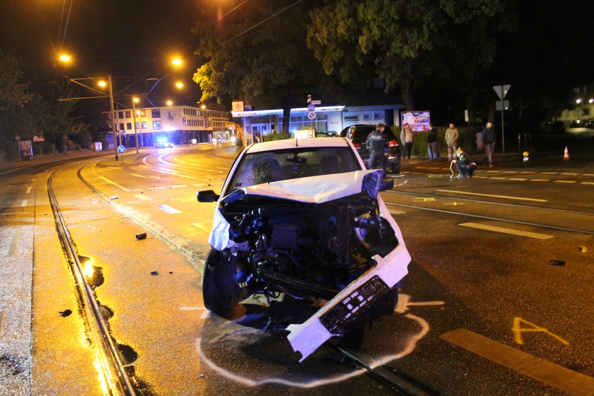 POL-DU: Fahrn: In Gegenverkehr geschleudert und Frontalunfall verursacht