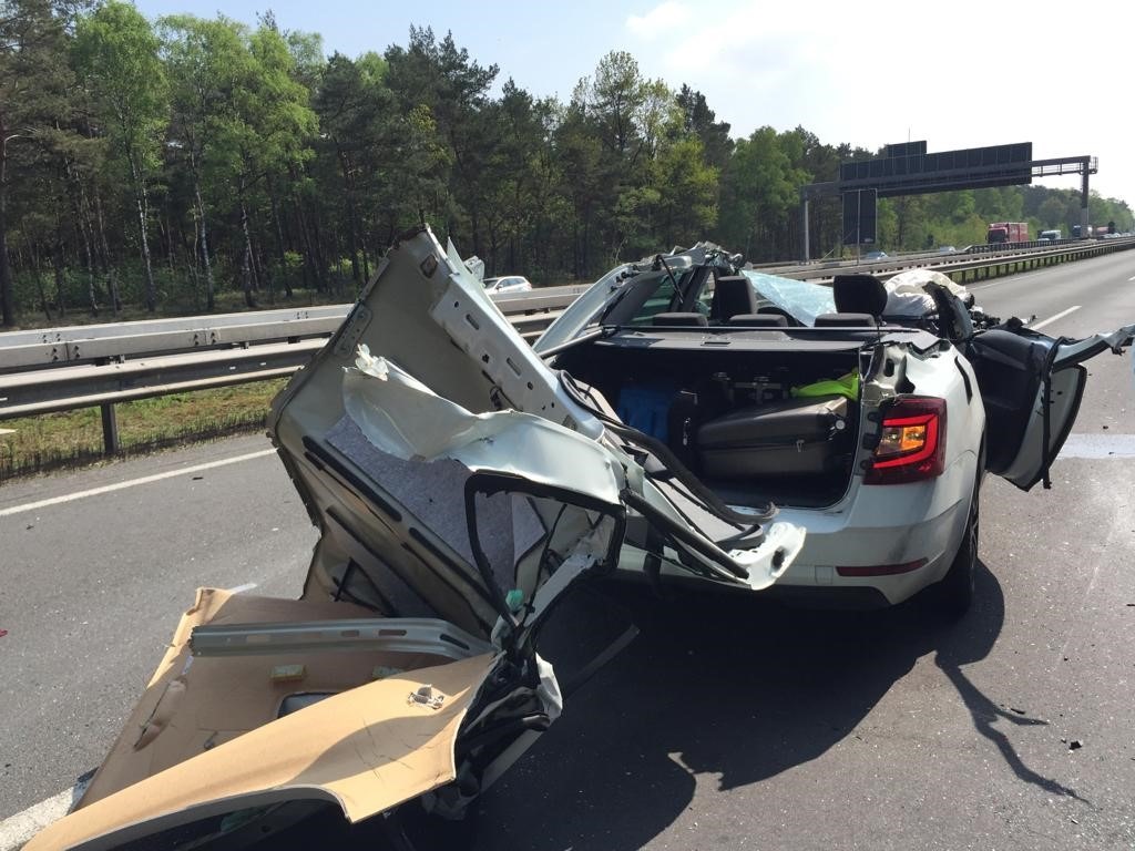 POL-HK: Westenholz / A 7: Pkw-Fahrer fährt unter Lkw