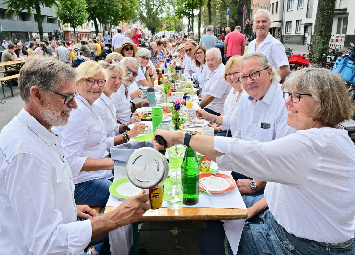 RID-Weltrekord in Krefeld: Die Stadt richtet mit 2.015 Gästen den offiziell »größten Brunch« der Welt aus