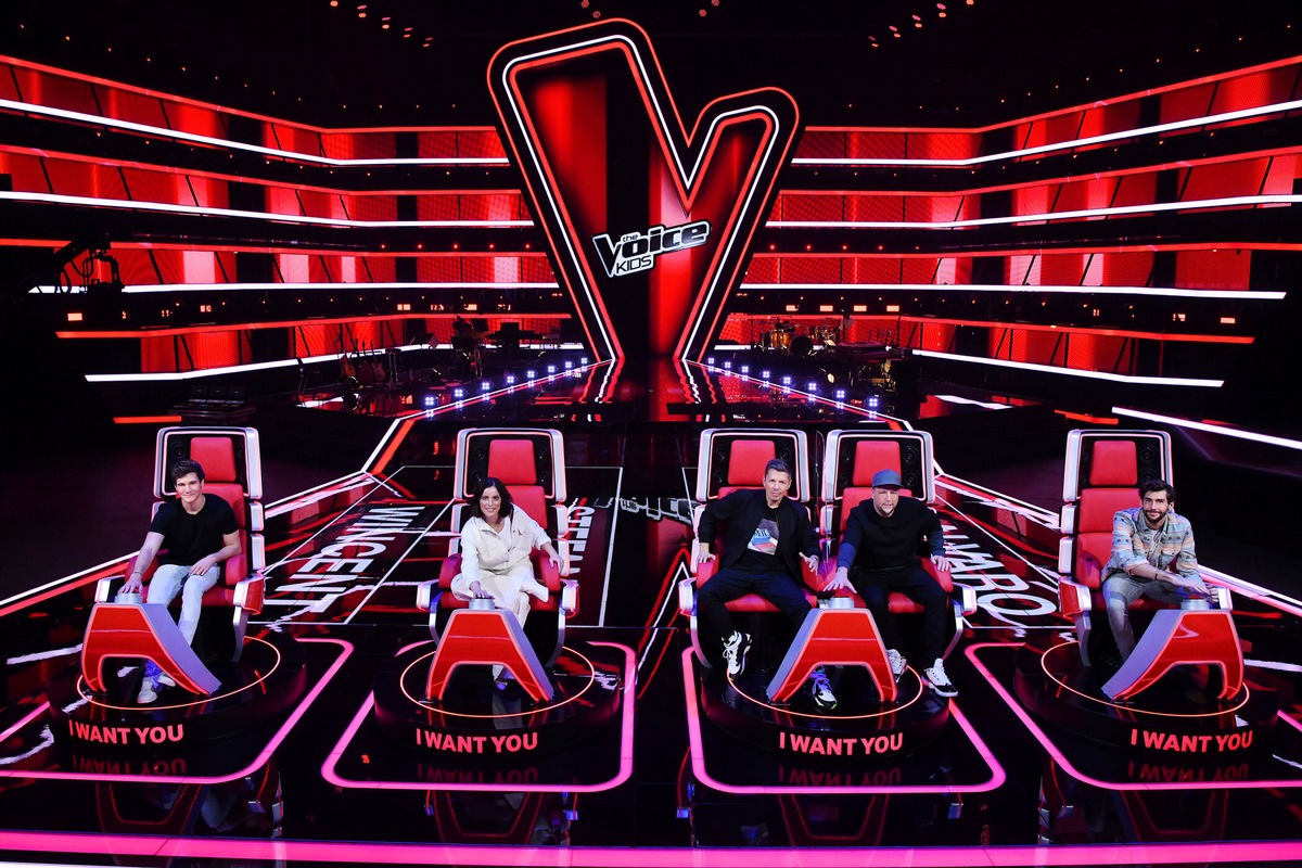 Alvaro Soler, Wincent Weiss, Stefanie Kloß und die &quot;Fantastischen 2&quot; Michi Beck und Smudo buzzern 2021 in SAT.1 für &quot;The Voice Kids&quot;