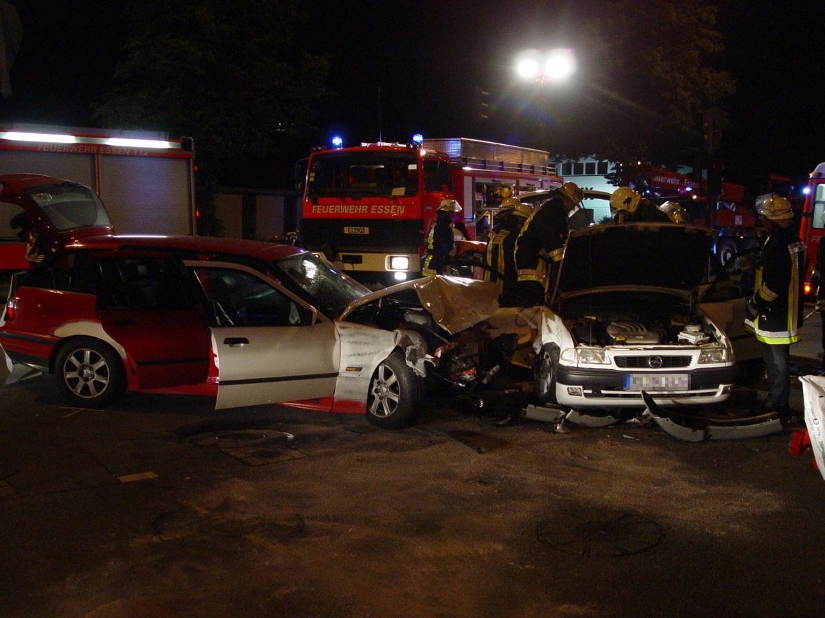 FW-E: Verkehrsunfall mit mehreren Verletzten