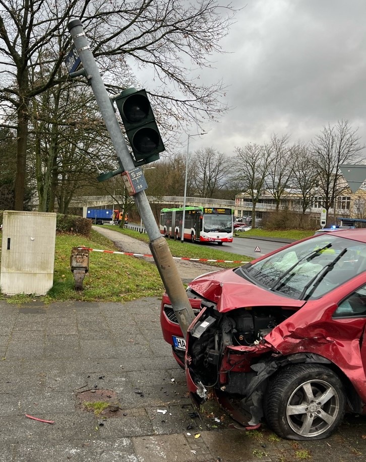 POL-HA: Ampelanlage an Boeler Kreuzung ausgefallen - Fünf Leichtverletzte nach Verkehrsunfall