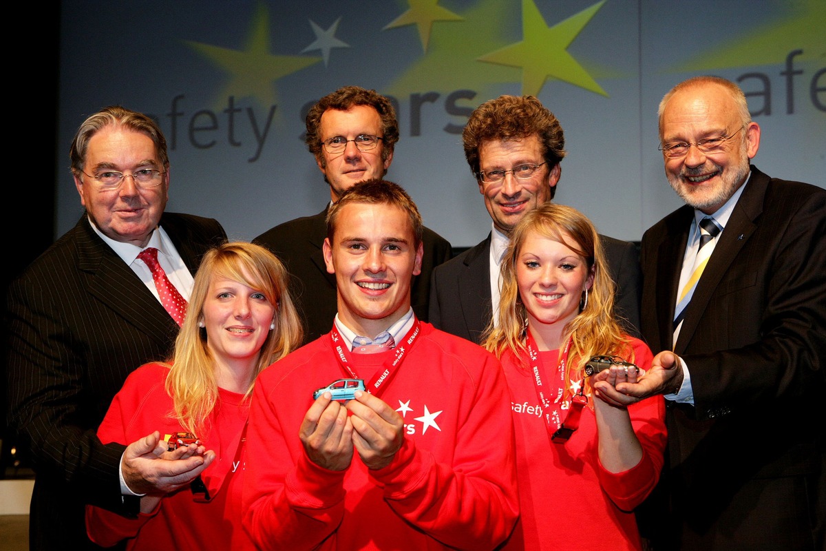 Sieger der Renault-Aktion &quot;safety stars&quot; stehen fest / Deutschlands beste Fahranfänger ausgezeichnet