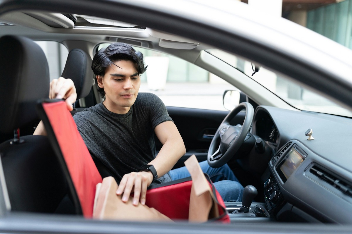 Die rechtlichen Aspekte beim Autoverkauf für junge Menschen