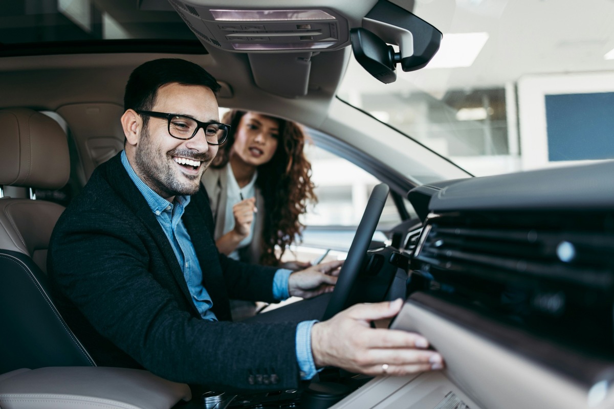 Worauf Händler besonders achten: So bewerten Autoankäufer Ihr Fahrzeug – Was bei der Bewertung wirklich zählt und wie Sie den Zustand Ihres Autos vor dem Verkauf optimieren können