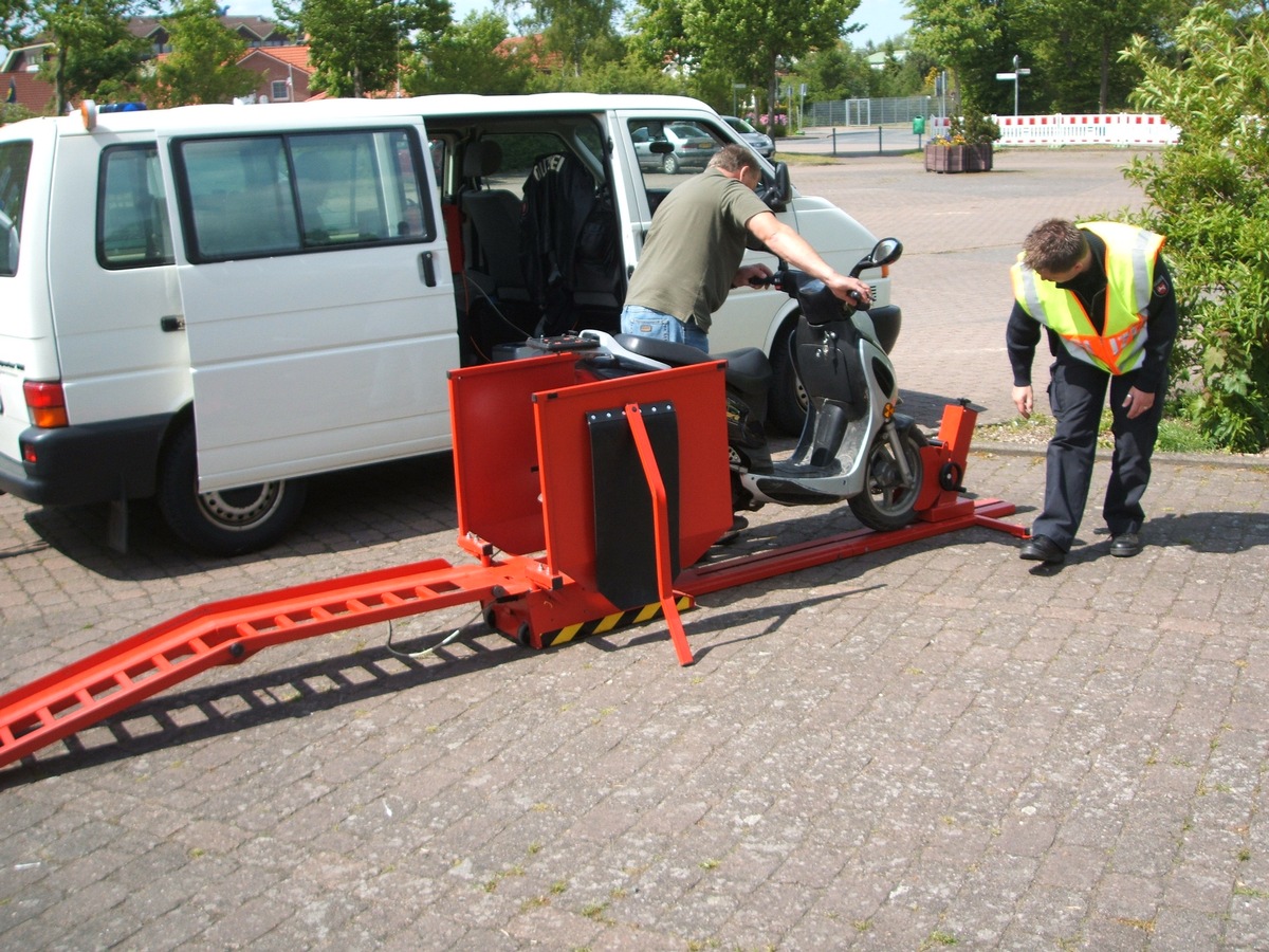 POL-CUX: Mofa- und Rollerkontrollen im Landkreis Cuxhaven - jeder 5. kontrollierte Roller bzw. Mofa war manipuliert