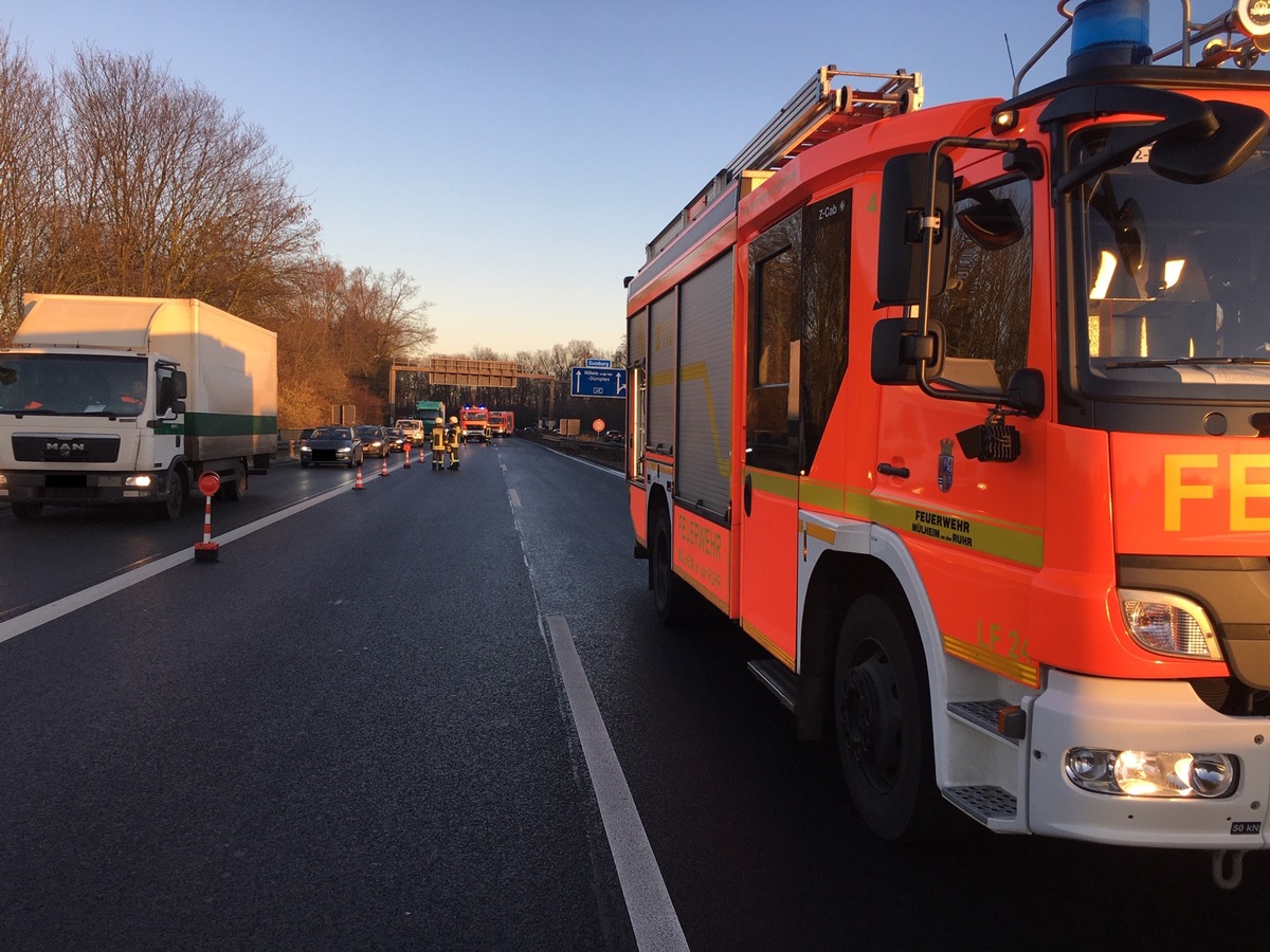 FW-MH: Verkehrsunfall auf der BAB 40 - zwei leichtverletzte Personen