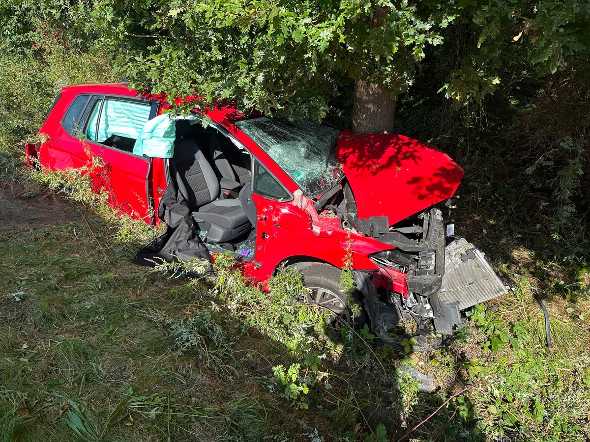 FW-OLL: Schwerer Verkehrsunfall auf der Wildeshauser Straße - Zwei Personen gerettet