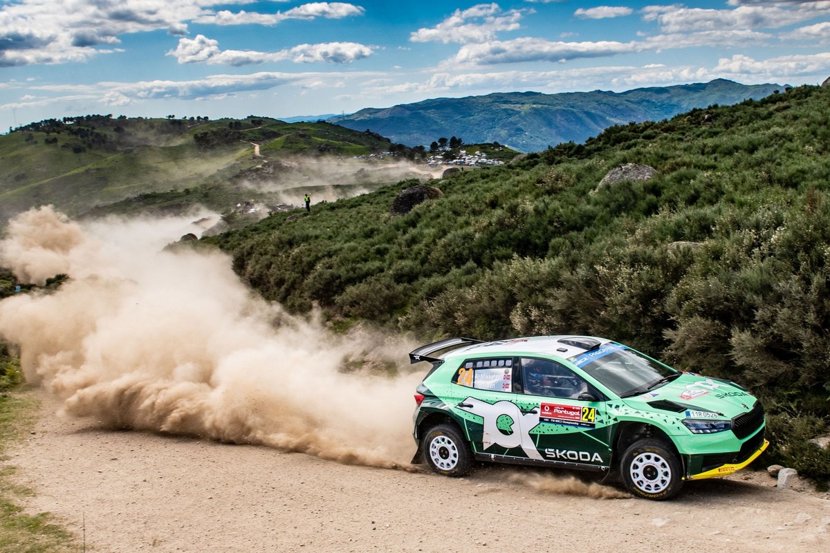 Akropolis-Rallye Griechenland: Škoda Fahrer Andreas Mikkelsen und Sami Pajari kämpfen um WRC2-Titel